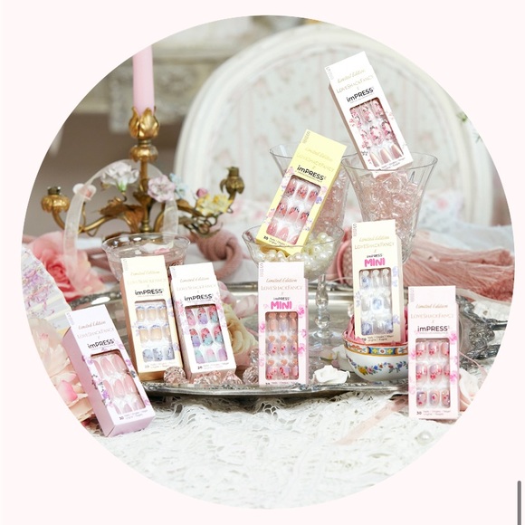 NIB LoveShackFancy Press-On Manicure Limited Edition Rosie Peach Sky Cof… - Picture 4 of 8